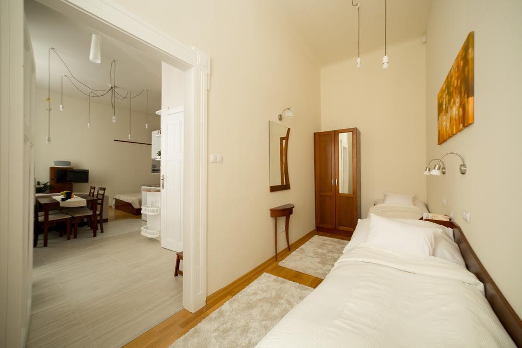 Family Buddha Apartment Budapest Eksteriør billede